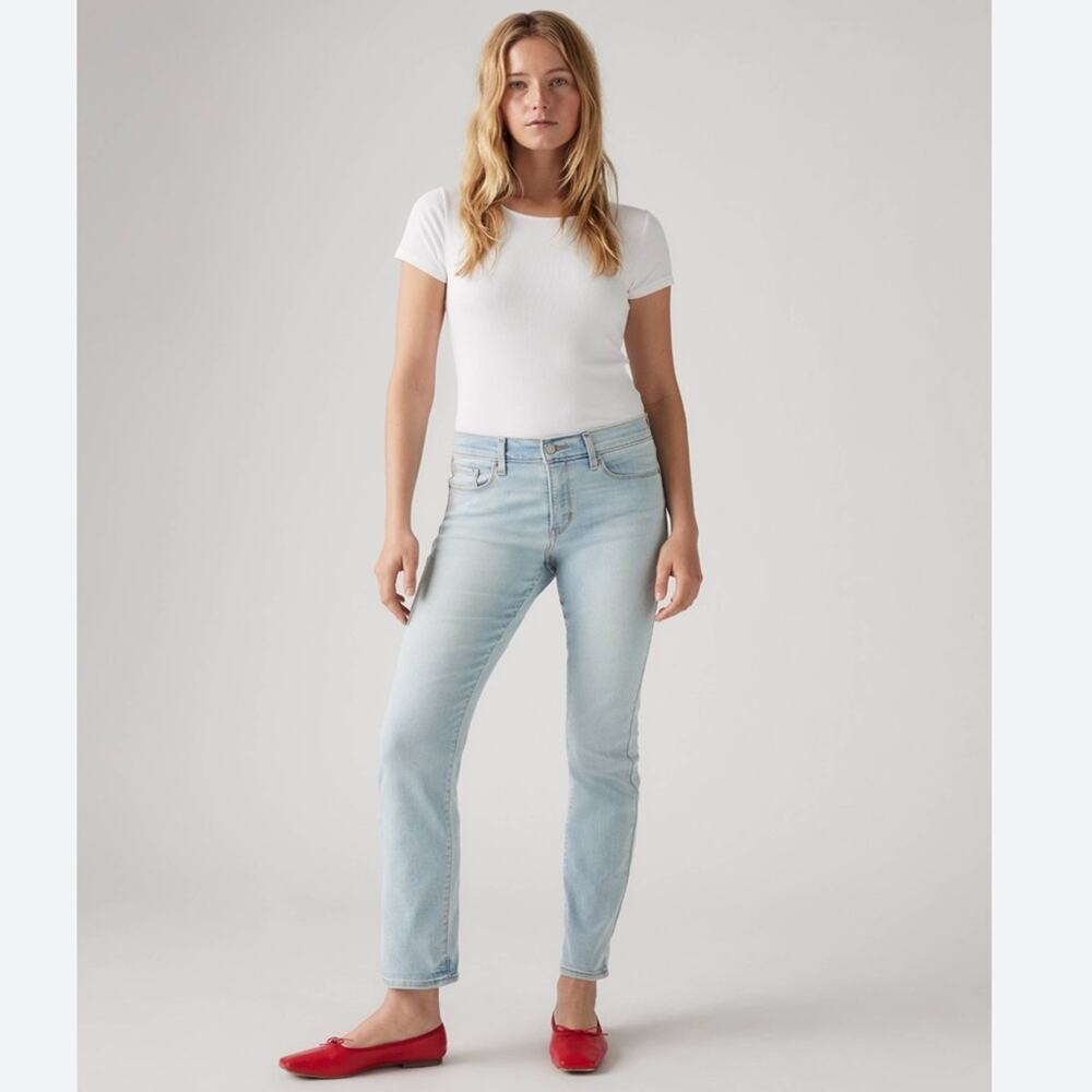 42. Levi’s Classic Straight Jeans – Size 4
